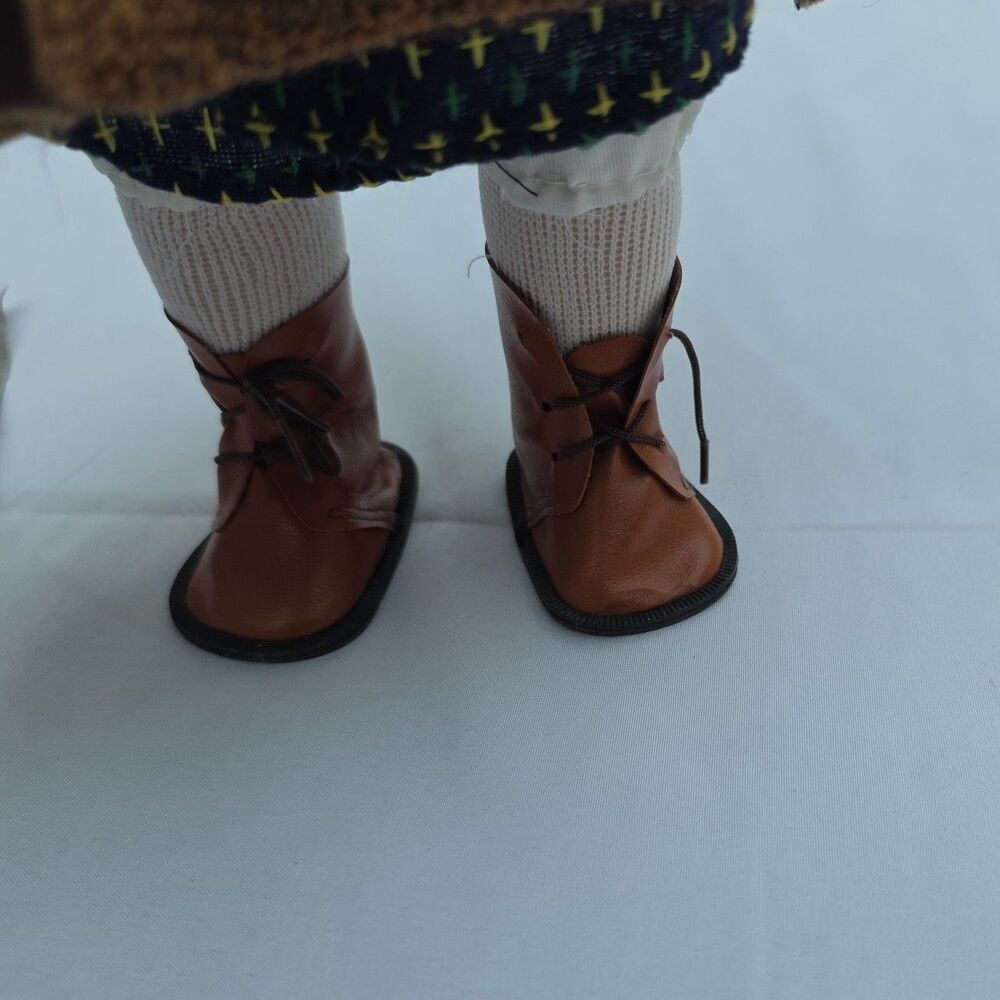 A178 Grand Ma Doll - Picture 5 of 11